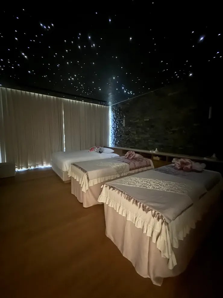 Avadina Hills spa treatment room