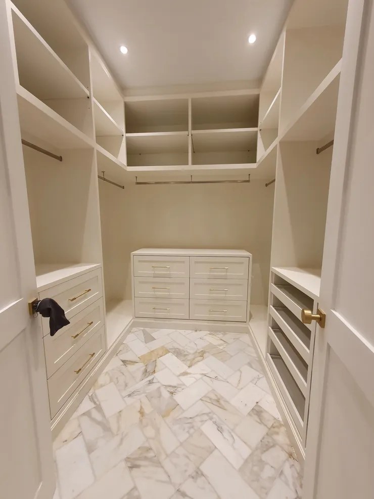 Montresor walk-in wardrobe